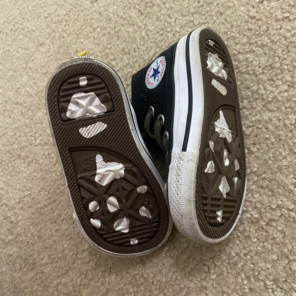 Baby converse shoes size 4 - Picture 3 of 4